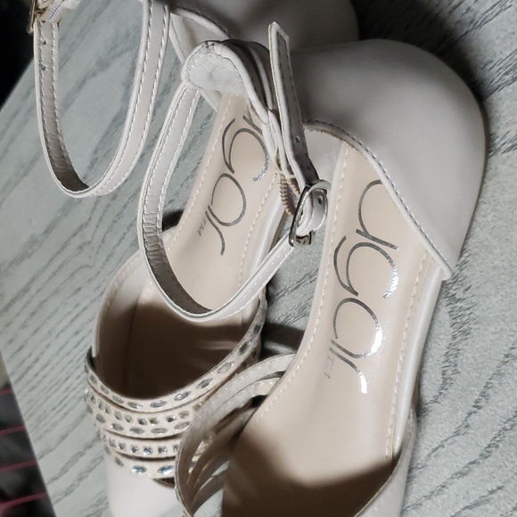 Sugar- ivory rhinestone flats. Women's size 6 - Picture 4 of 5